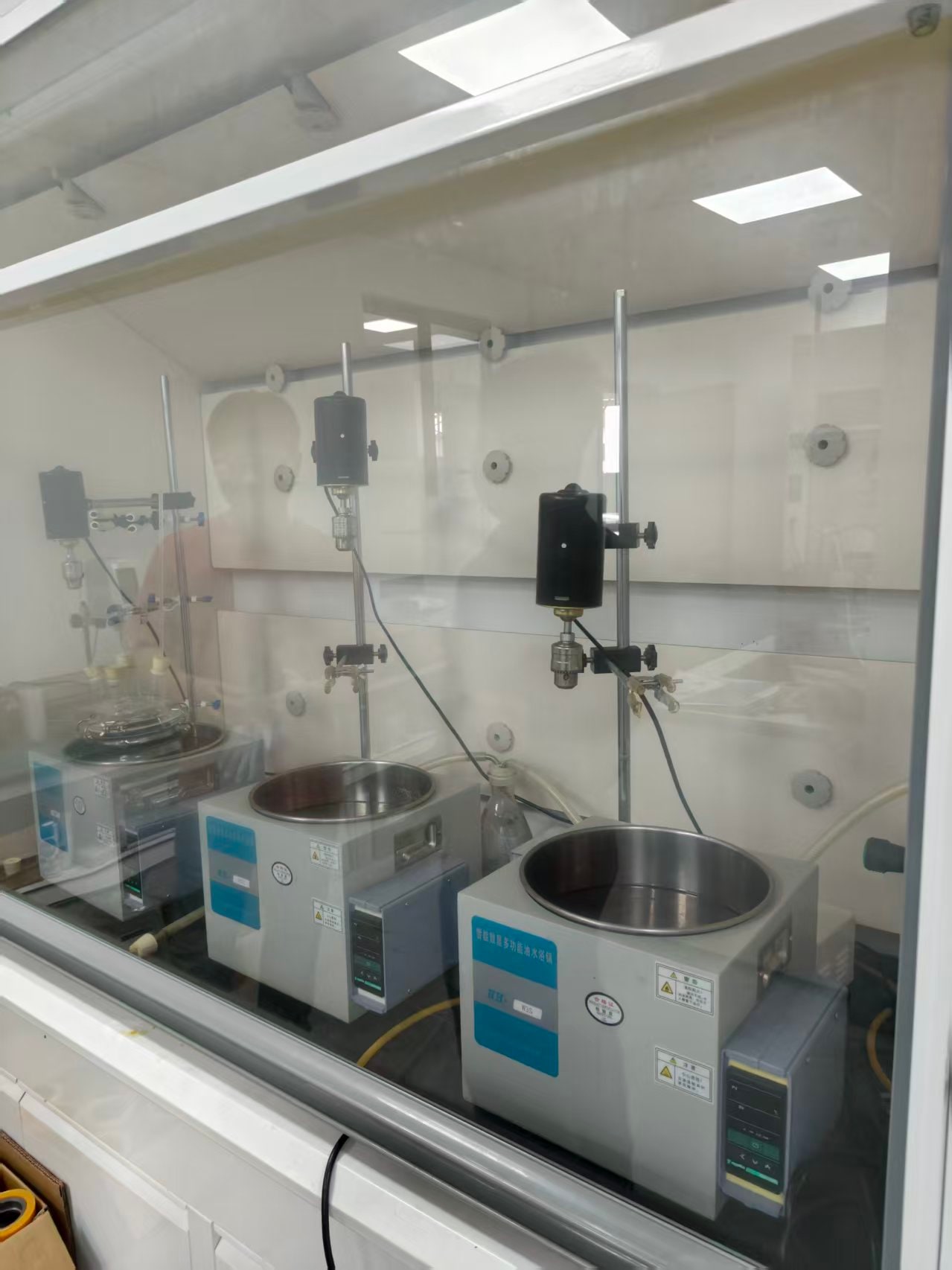 Laboratory mixing and preparation equipment